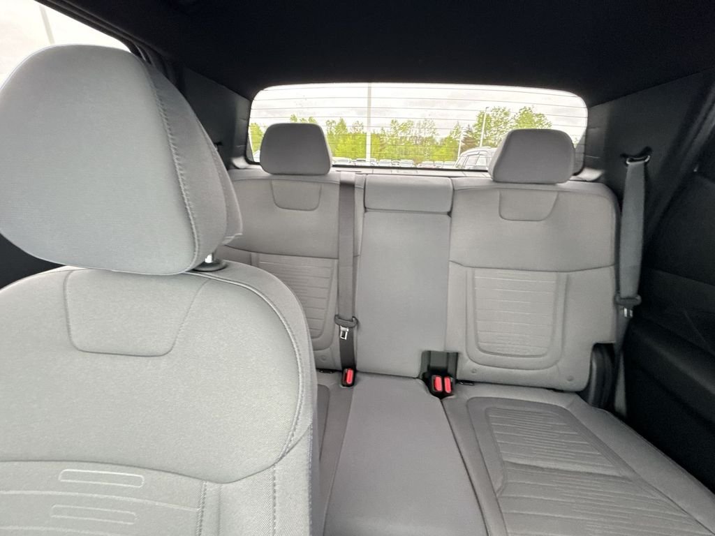 Certified Used 2024 White Hyundai SE image 13