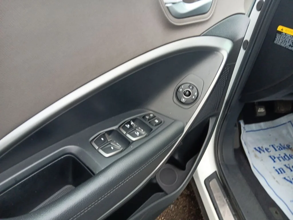 Used 2018 Pearl White Hyundai 2.4 Base image 13