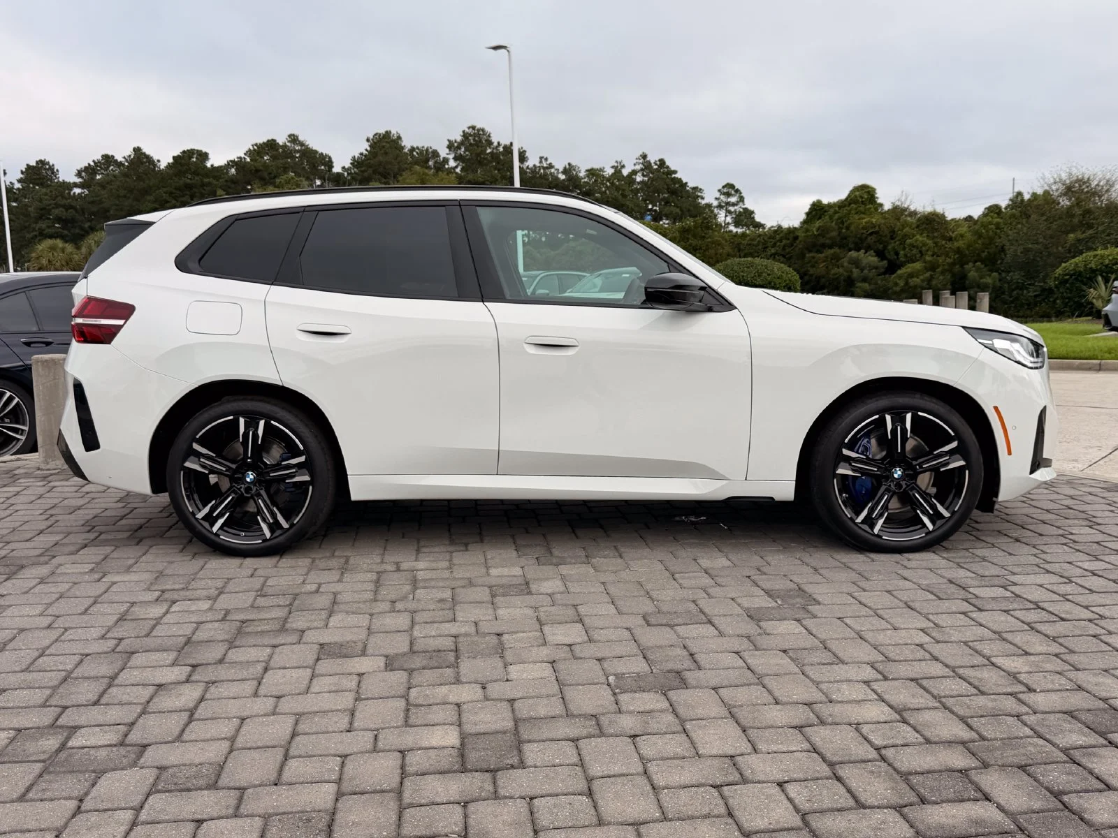 New 2026 Alpine White BMW M50 xDrive image 8