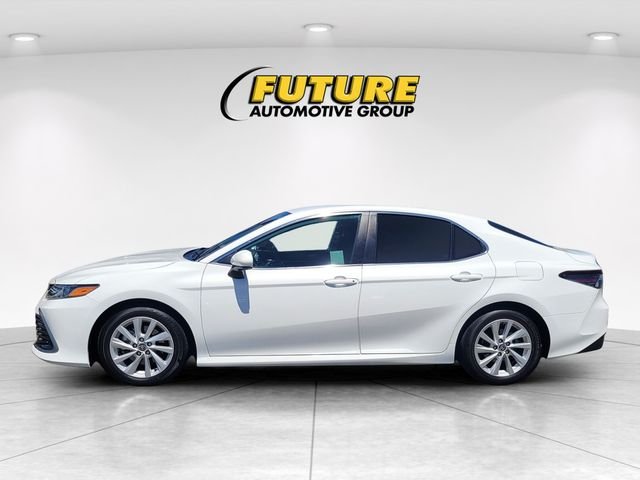 Used 2022 White Toyota LE image 6