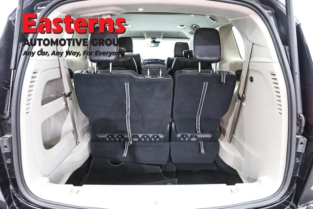 Used 2023 Black Chrysler Touring L image 9