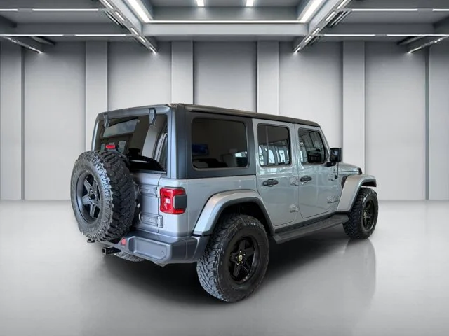 Used 2018 Silver Jeep Unlimited Sahara image 5