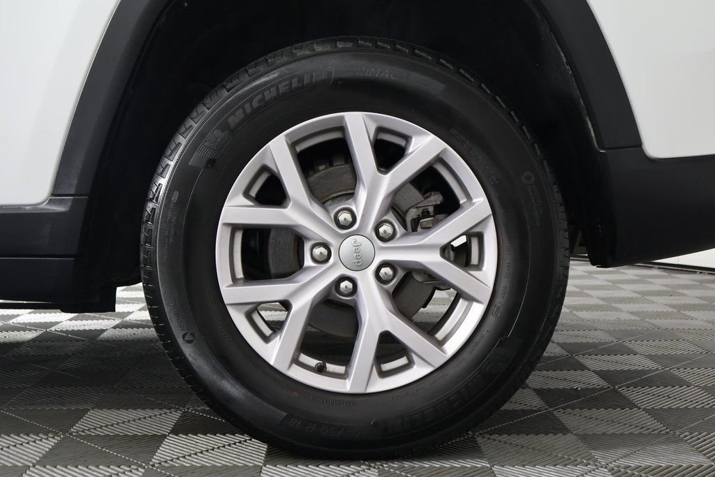 Used 2022 White Jeep Limited image 16