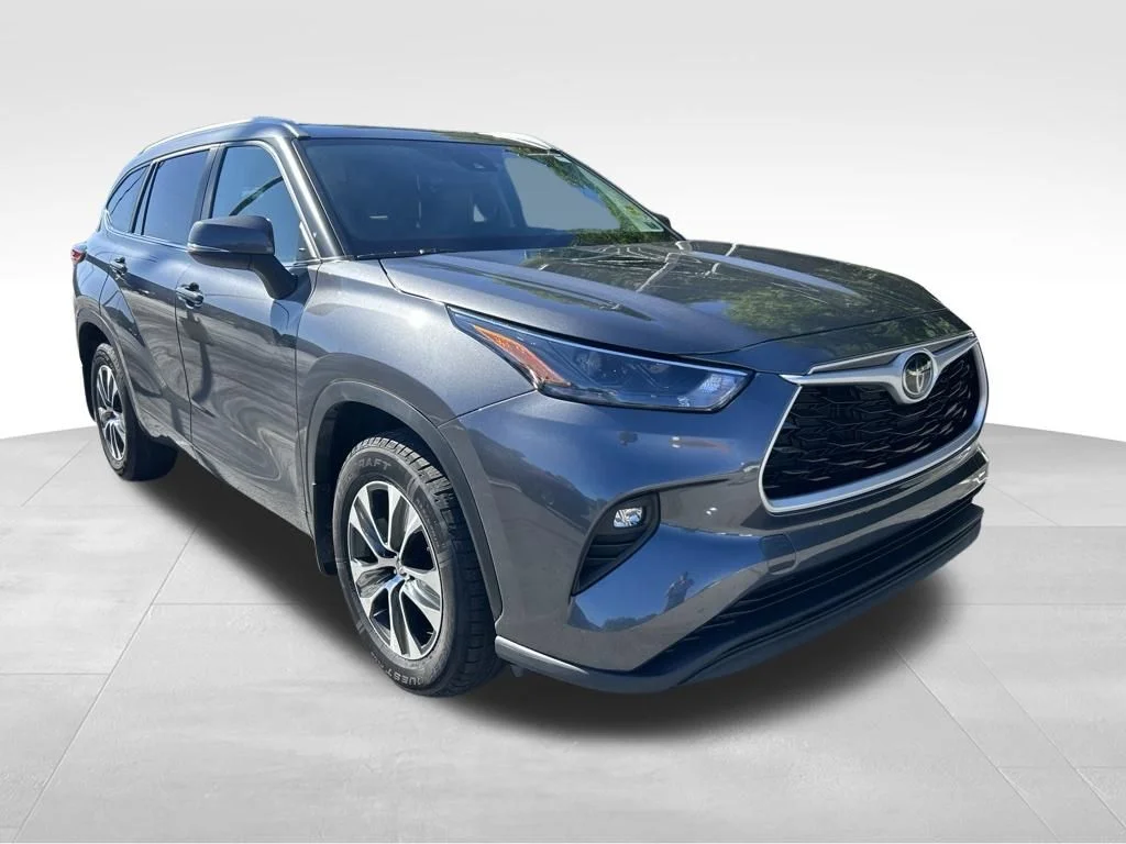 Used 2023 Gray Toyota XLE image 8