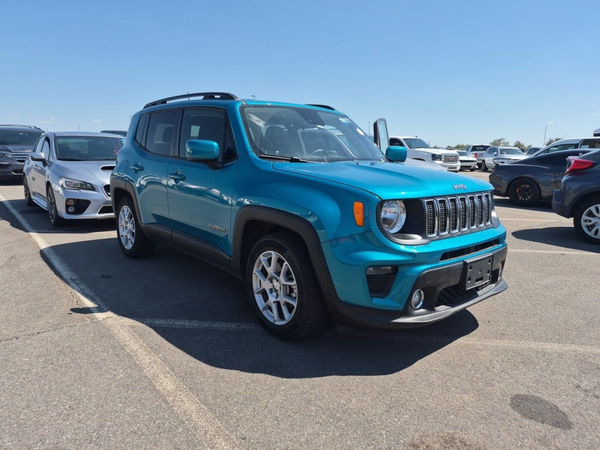 Used 2021 Bikini Metallic Clearcoat Jeep Latitude image 3