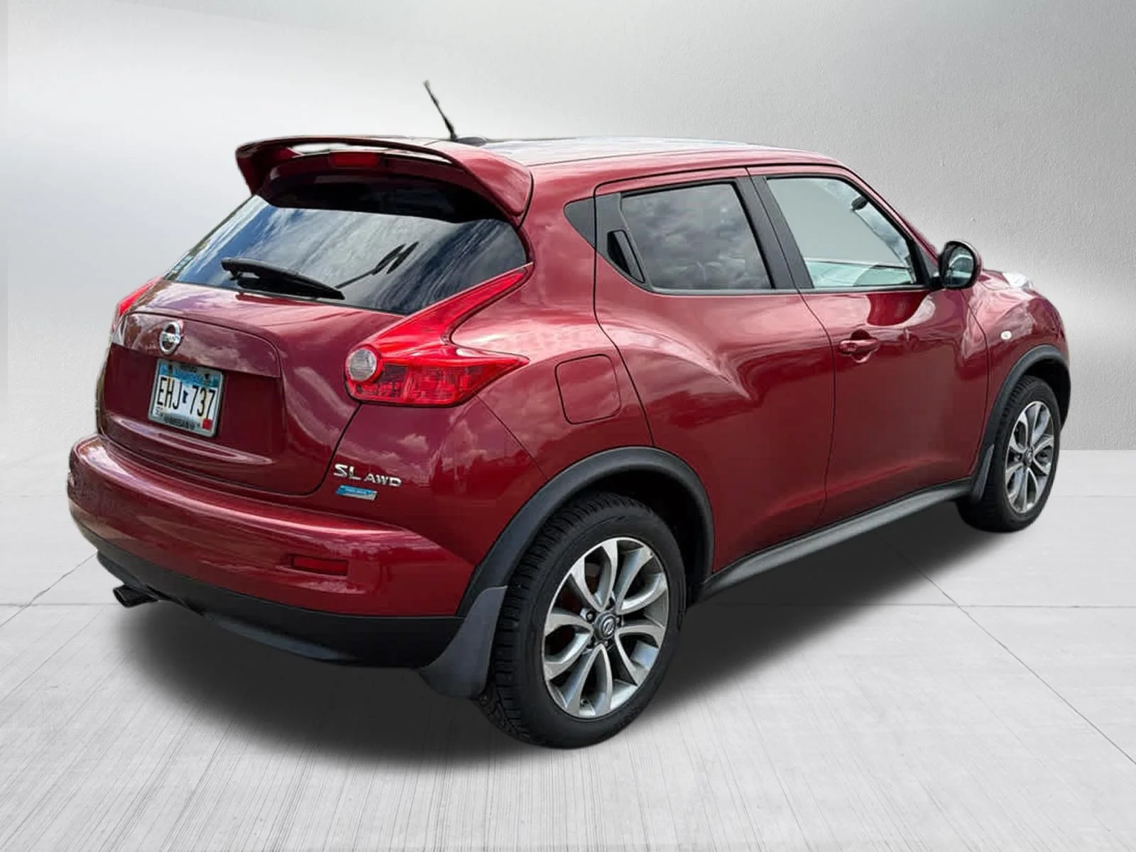 Used 2013 Cayenne Red Nissan SL image 5