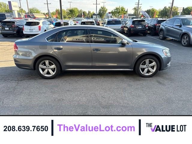 Used 2012 Gray Volkswagen 2.5 SE image 3