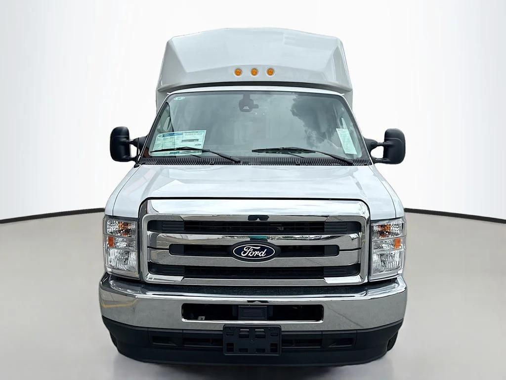 New 2026 Oxford White Ford E-350 SRW image 2
