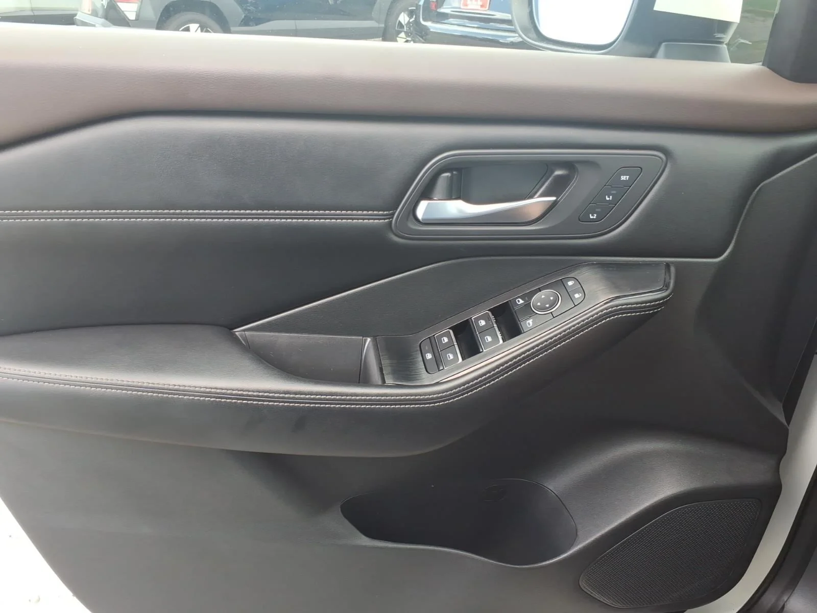 Used 2023 Pearl White Nissan SL image 24
