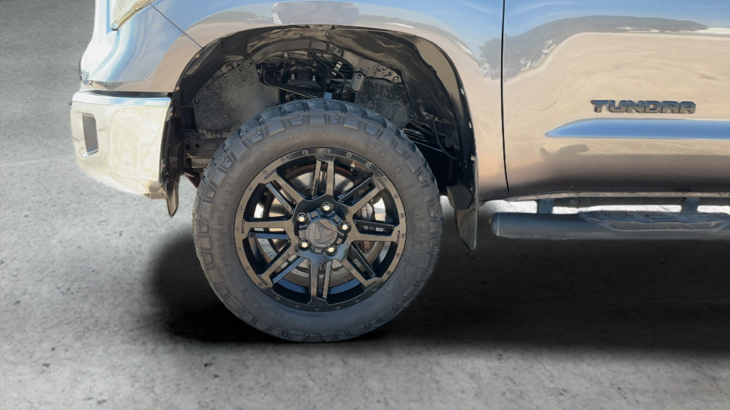 Used 2018 Gray Toyota SR5 image 25
