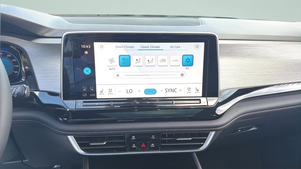 New 2026 Deep Black Pearl Volkswagen SE w/Technology image 19
