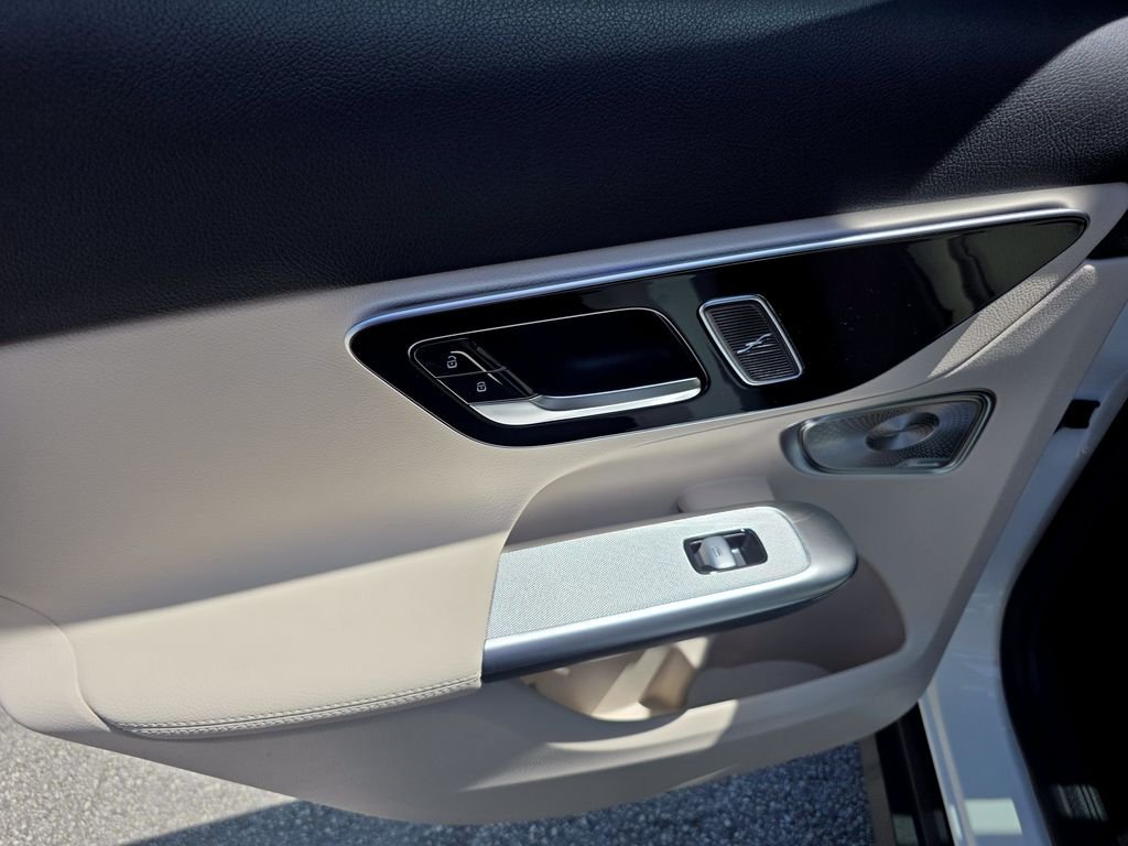 New 2026 White Mercedes-Benz GLC 300 image 16