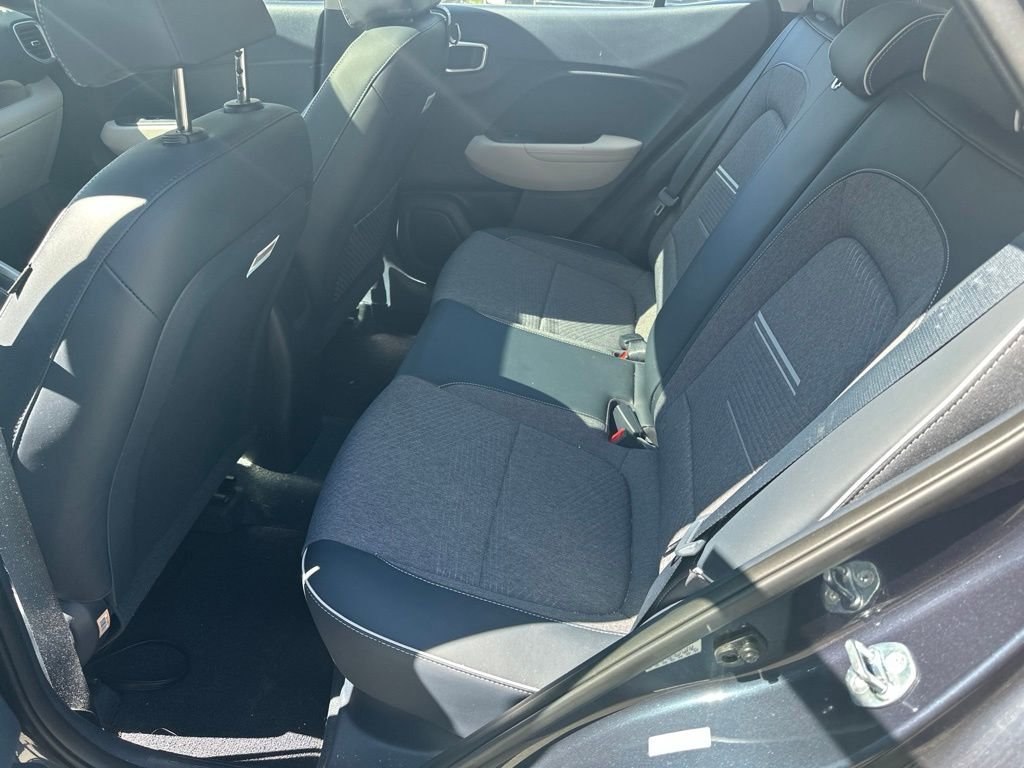 Used 2023 White Hyundai Limited image 6