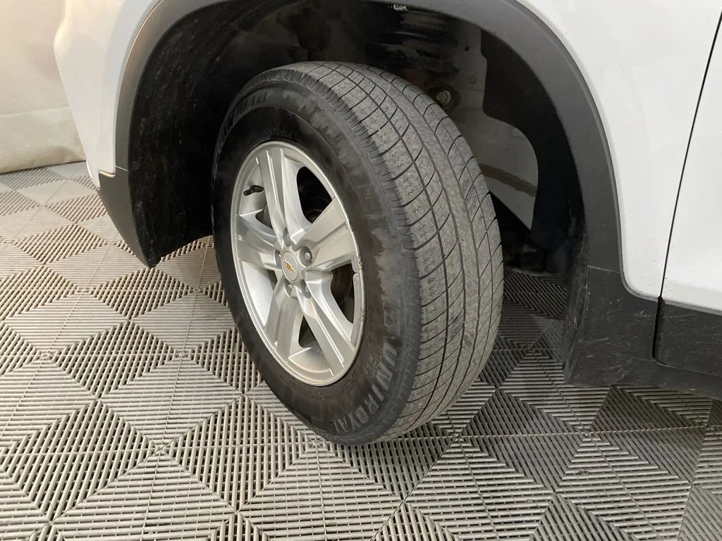 Used 2019 Summit White Chevrolet LT image 25