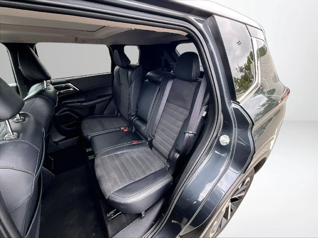 Used 2024 Gray Mitsubishi SE image 26