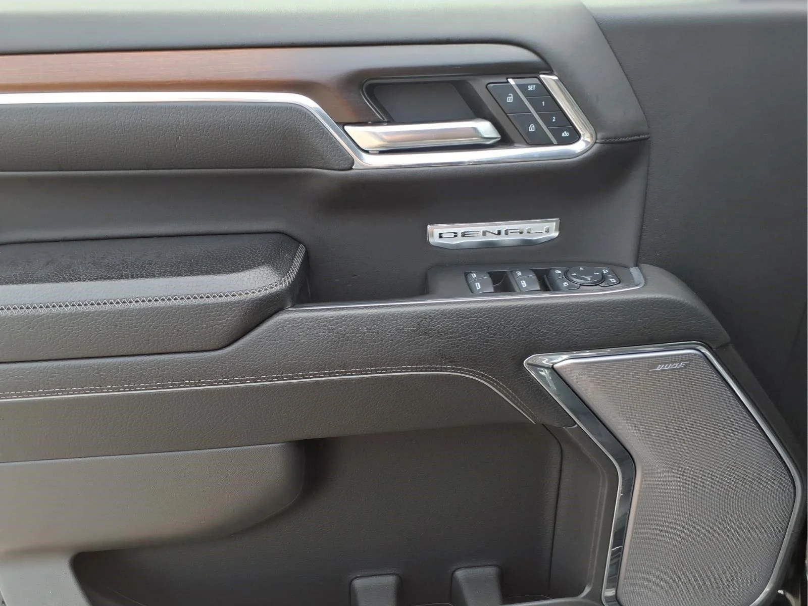 Used 2024 Onyx Black GMC Denali image 16