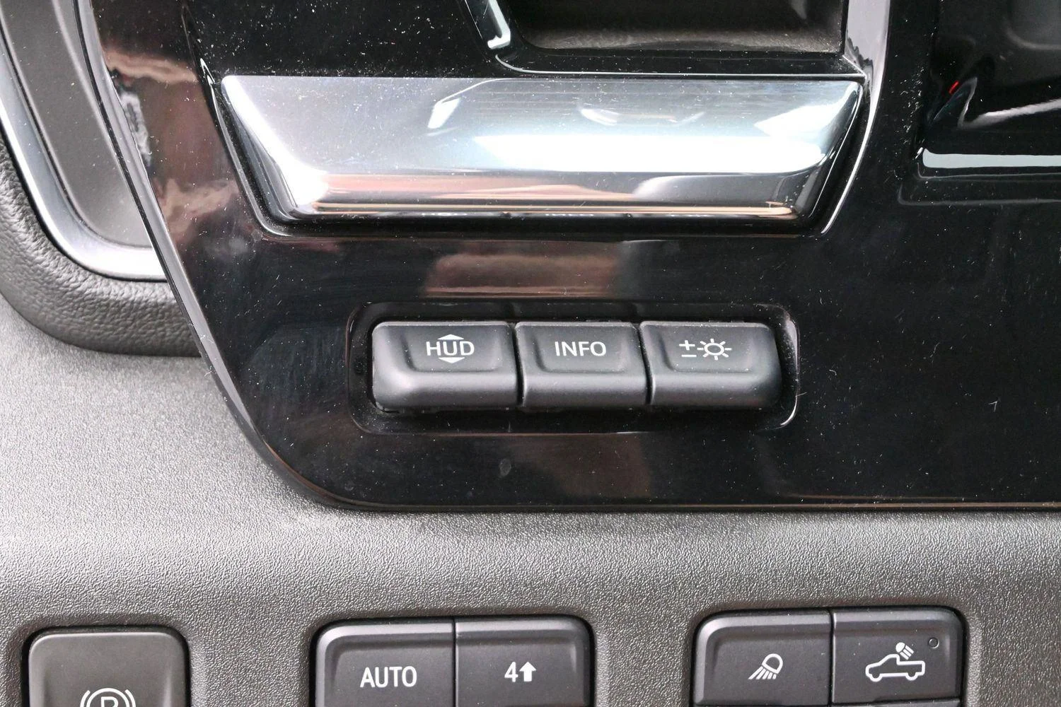 Used 2024 Summit White Chevrolet High Country image 25
