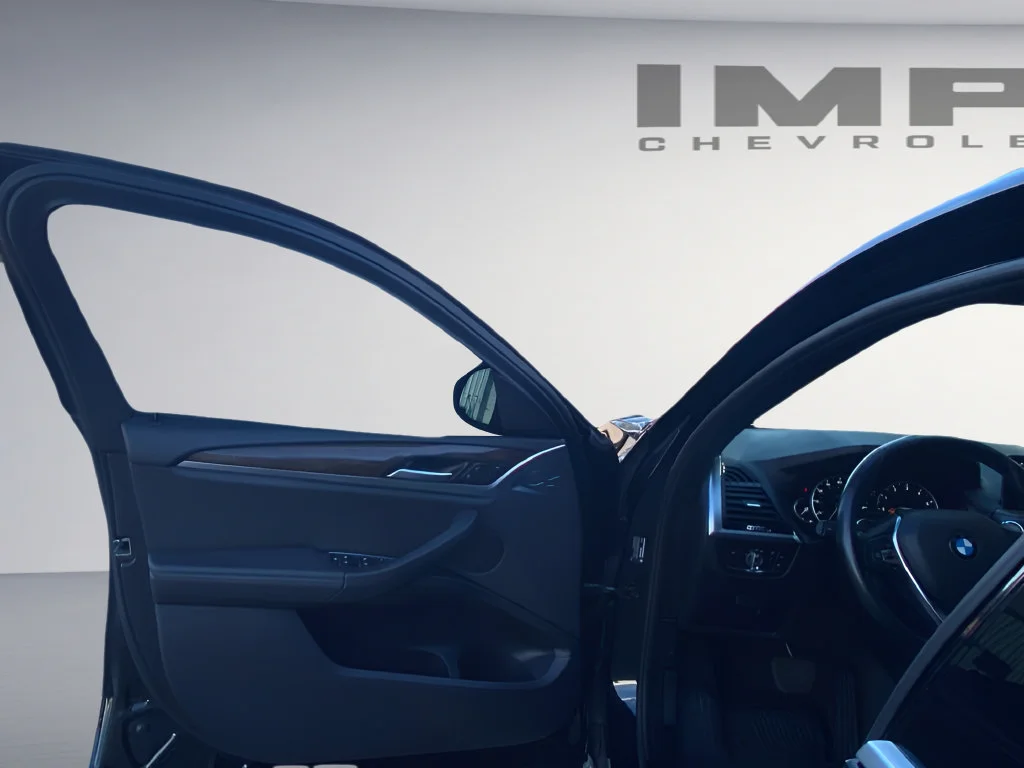 Used 2019 Black BMW xDrive30i image 18