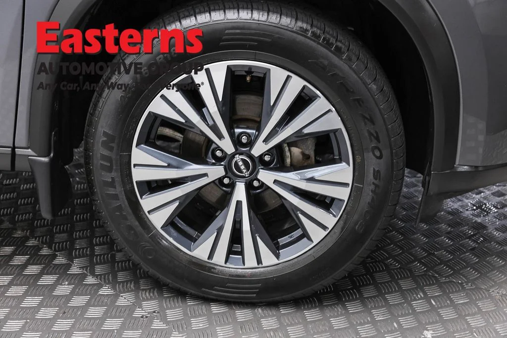 Used 2023 Gray Nissan SV image 31