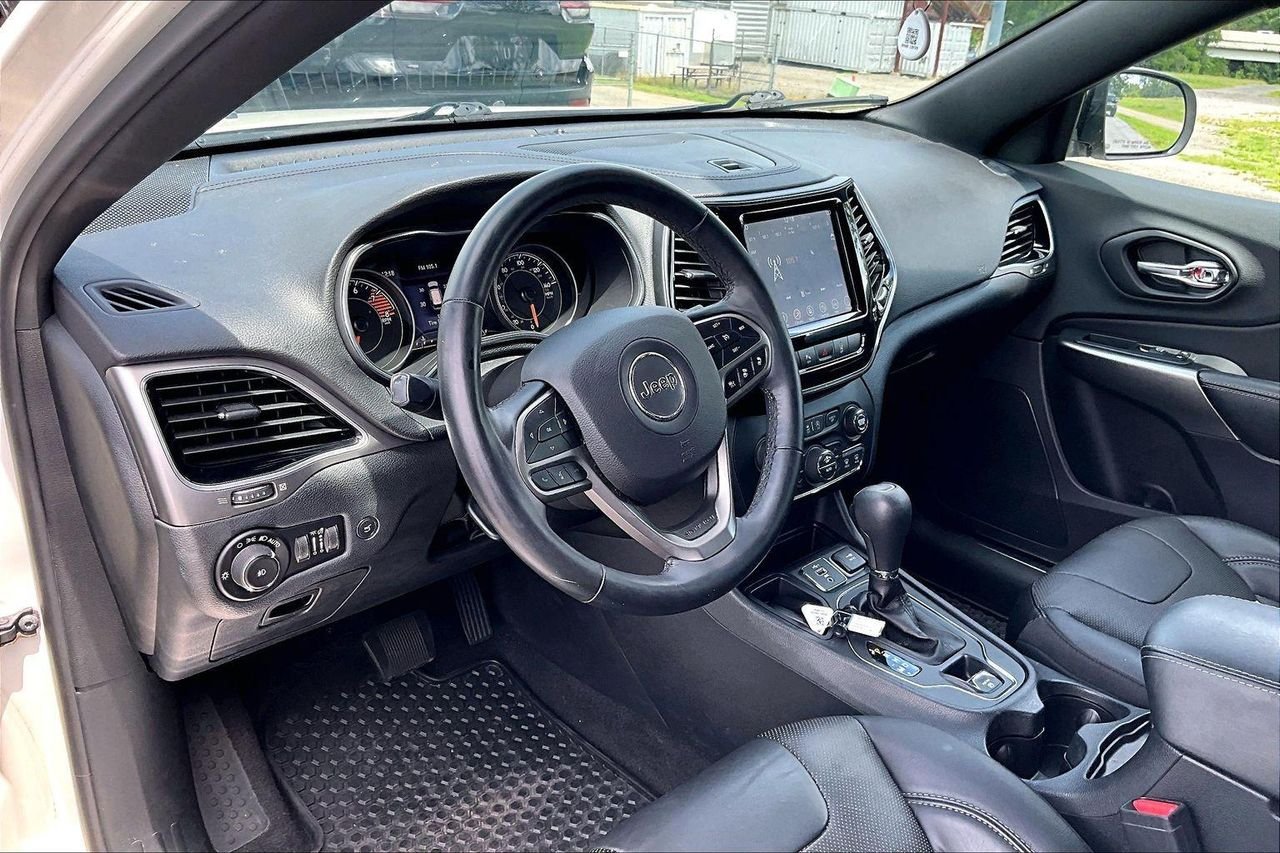 Used 2019 Pearl White Pearlcoat Jeep High Altitude FWD image 5
