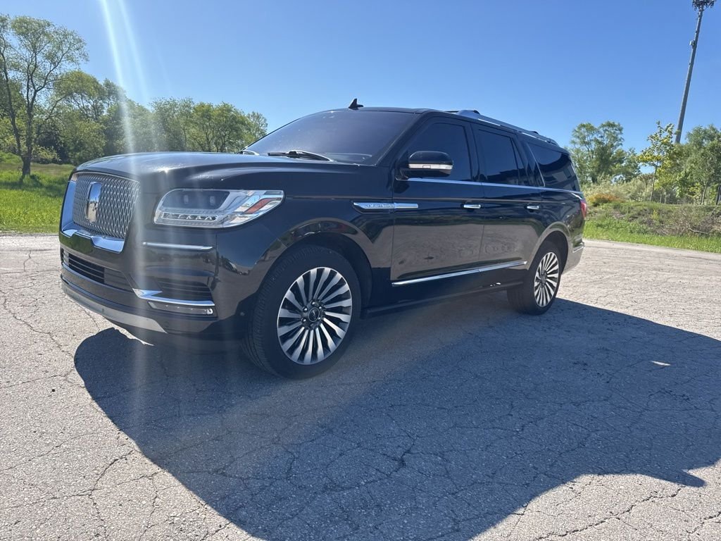 Used 2019 Black Metallic Lincoln Reserve image 9