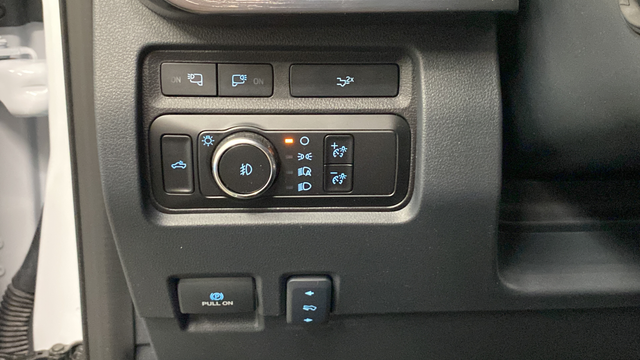 Used 2024 Oxford White Ford Lariat image 29