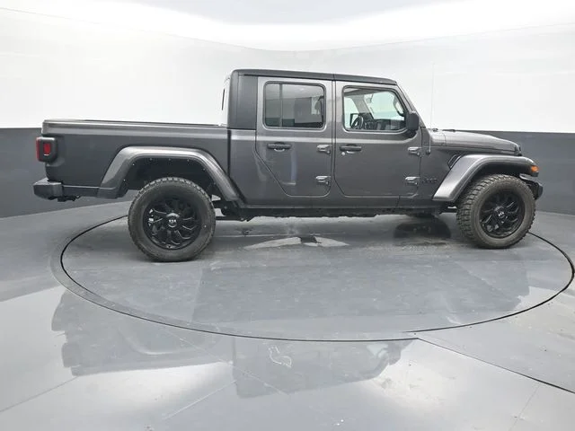 Used 2022 Gray Jeep Sport image 7