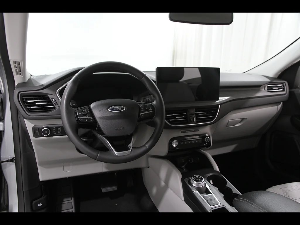 Used 2023 Iconic Silver Ford Platinum image 6
