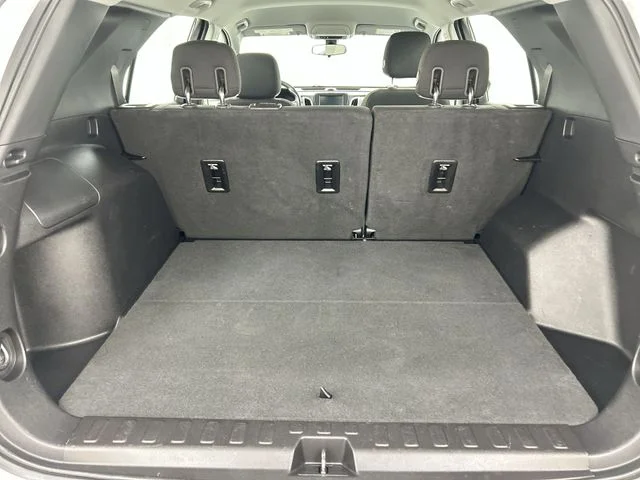 Used 2018 White Chevrolet LS image 7
