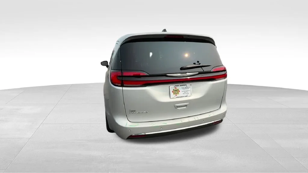 Used 2024 Silver Chrysler Touring L image 10