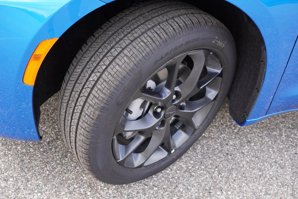 New 2027 Hydro Blue Pearl-Coat Paint Chrysler Select image 9
