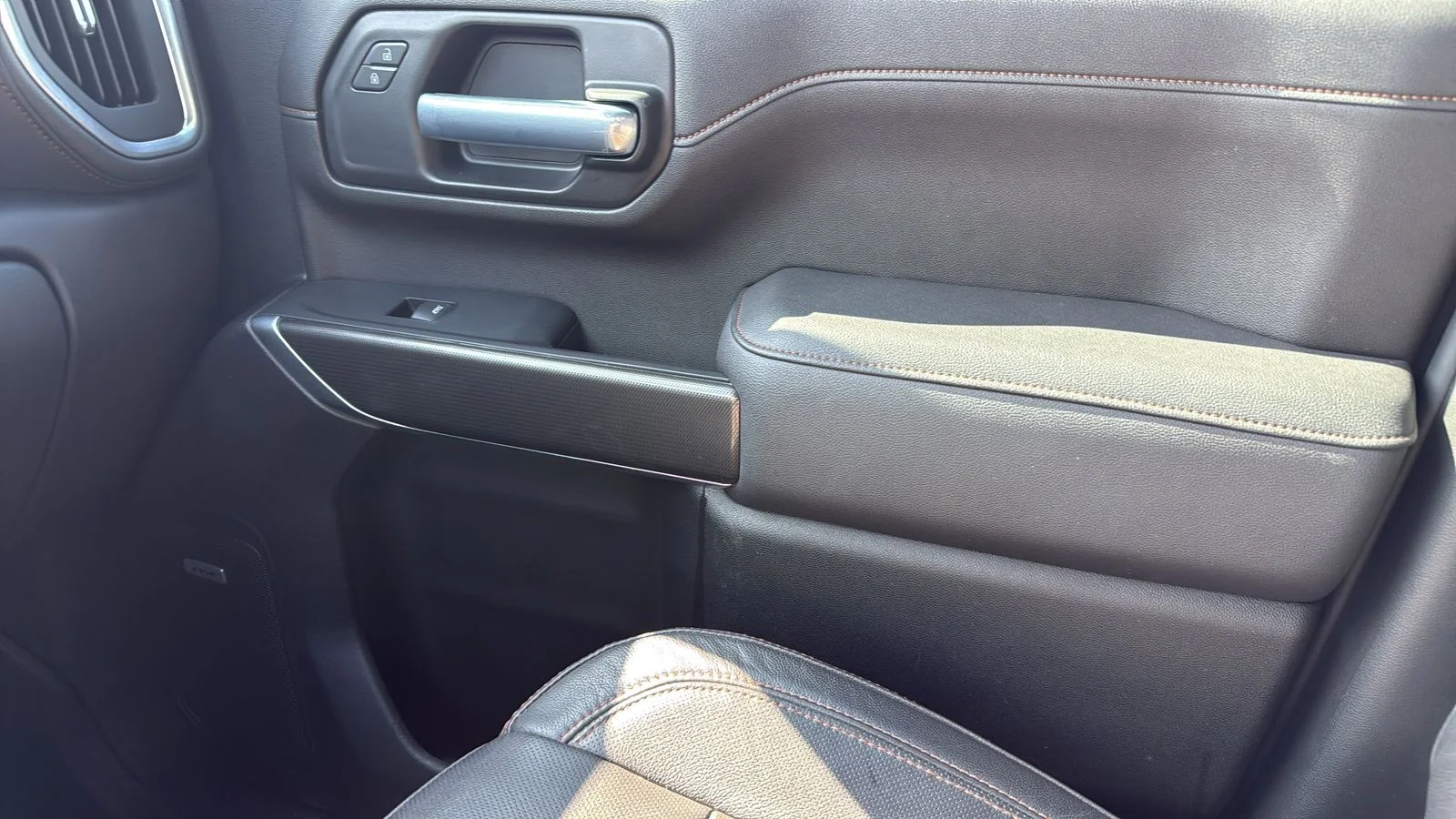Used 2022 Black GMC AT4 image 21