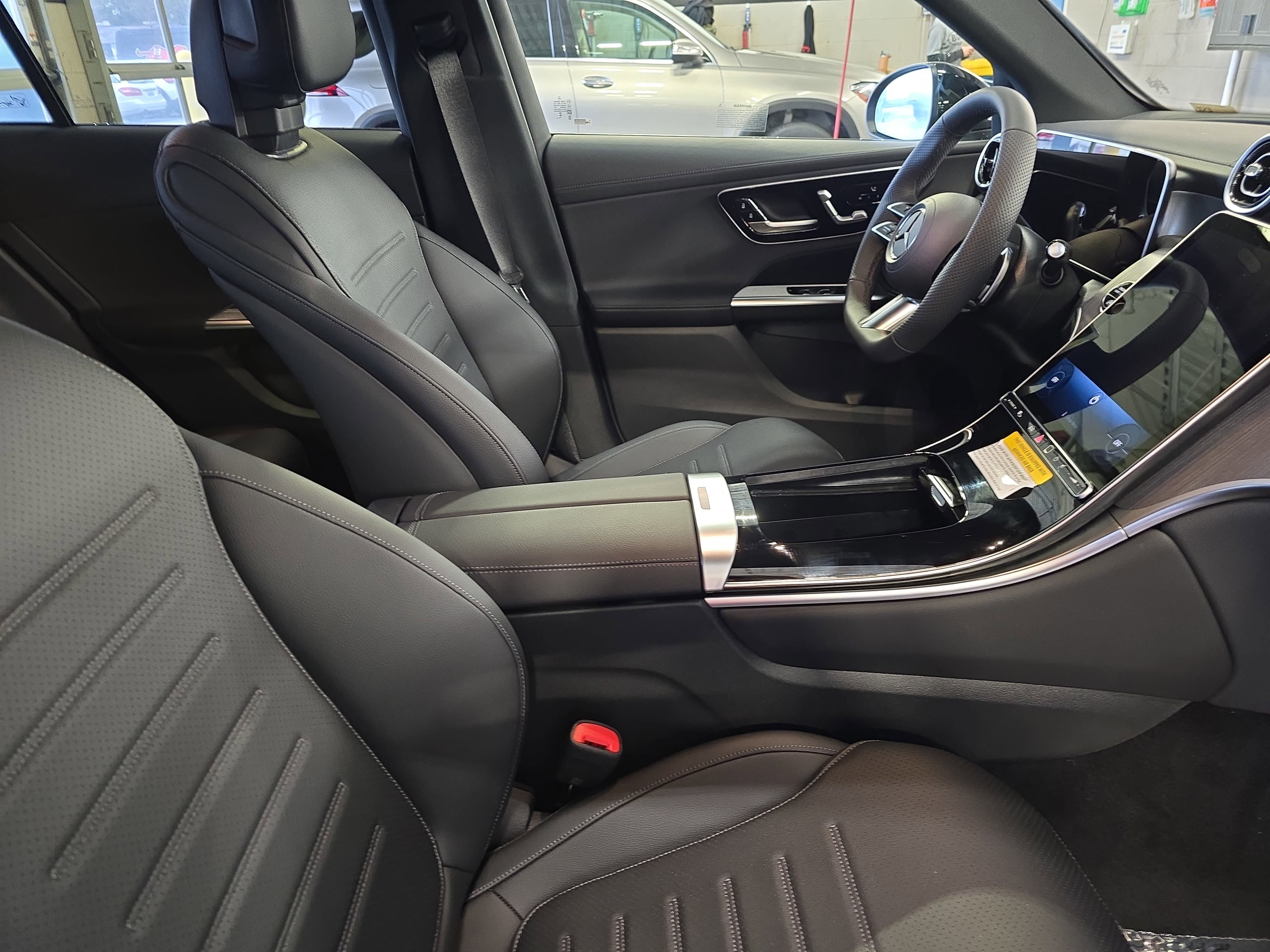New 2026 Graphite Grey Metallic Mercedes-Benz GLC300 image 10