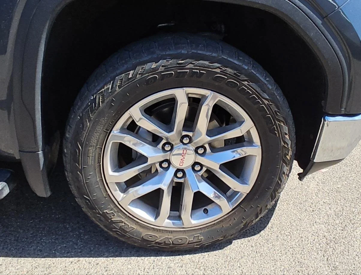 Used 2022 DARK SKY METALLIC GMC SLT image 23