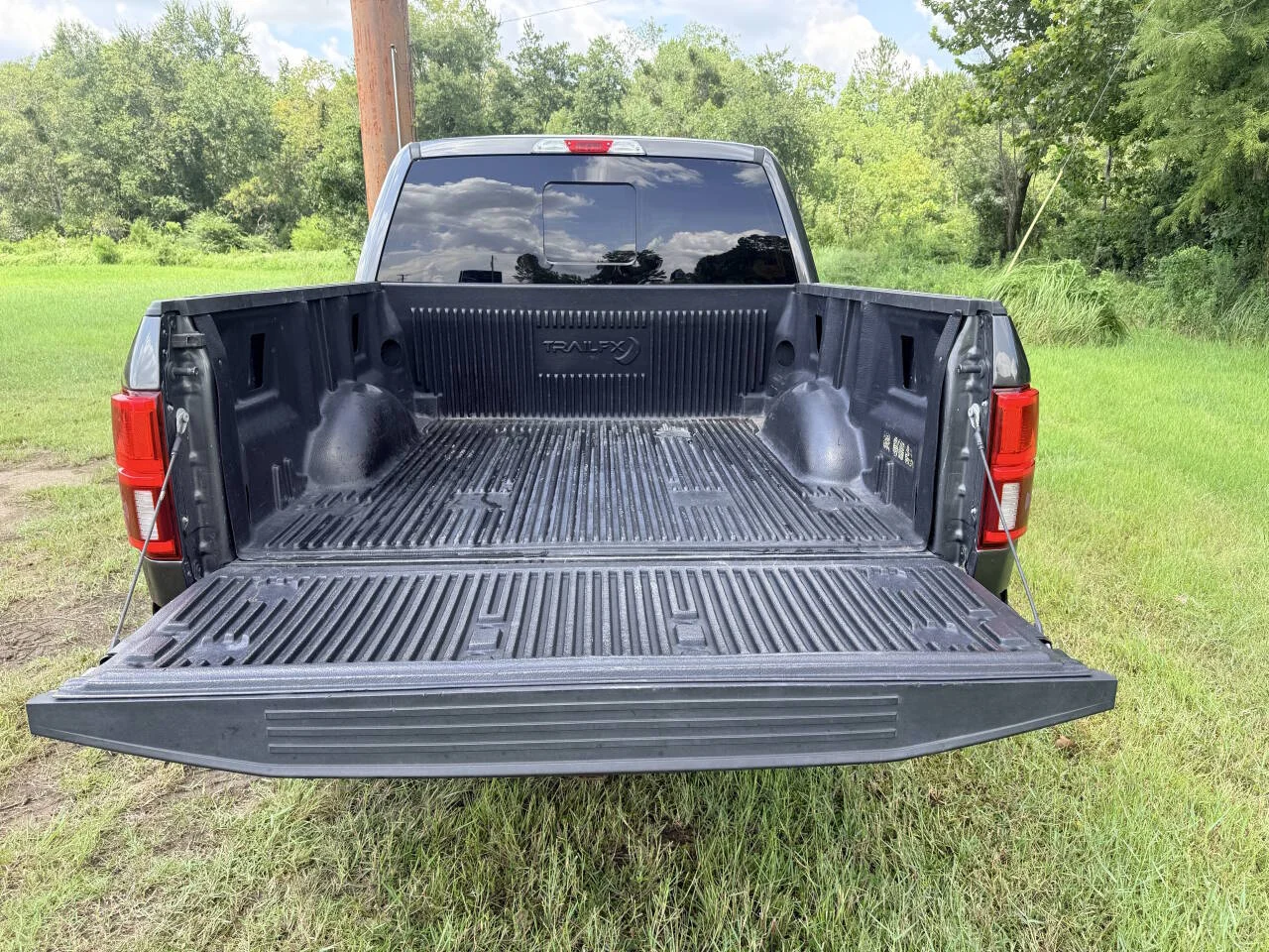 Used 2020 Gray Ford Lariat 4x2 4dr SuperCrew 5.5 ft. SB image 9