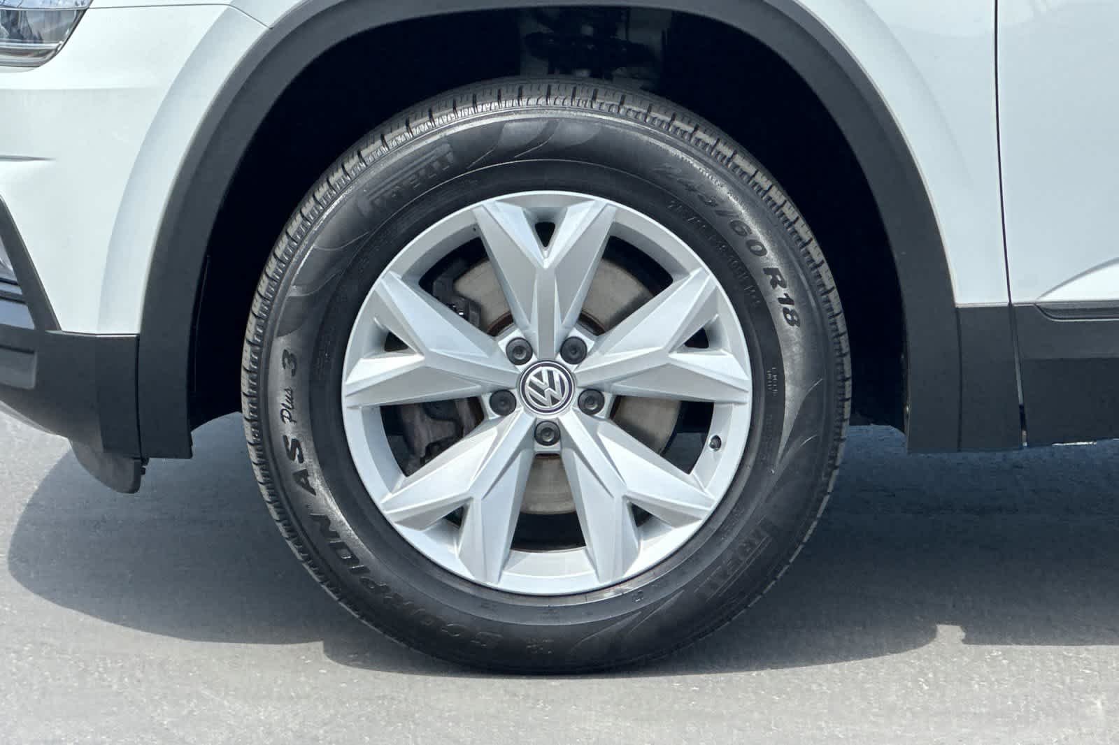 Used 2019 Pure White Volkswagen 2.0T SE image 24