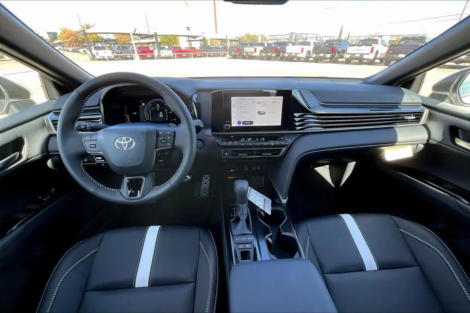 2026 Toyota Camry SE - Photo 5