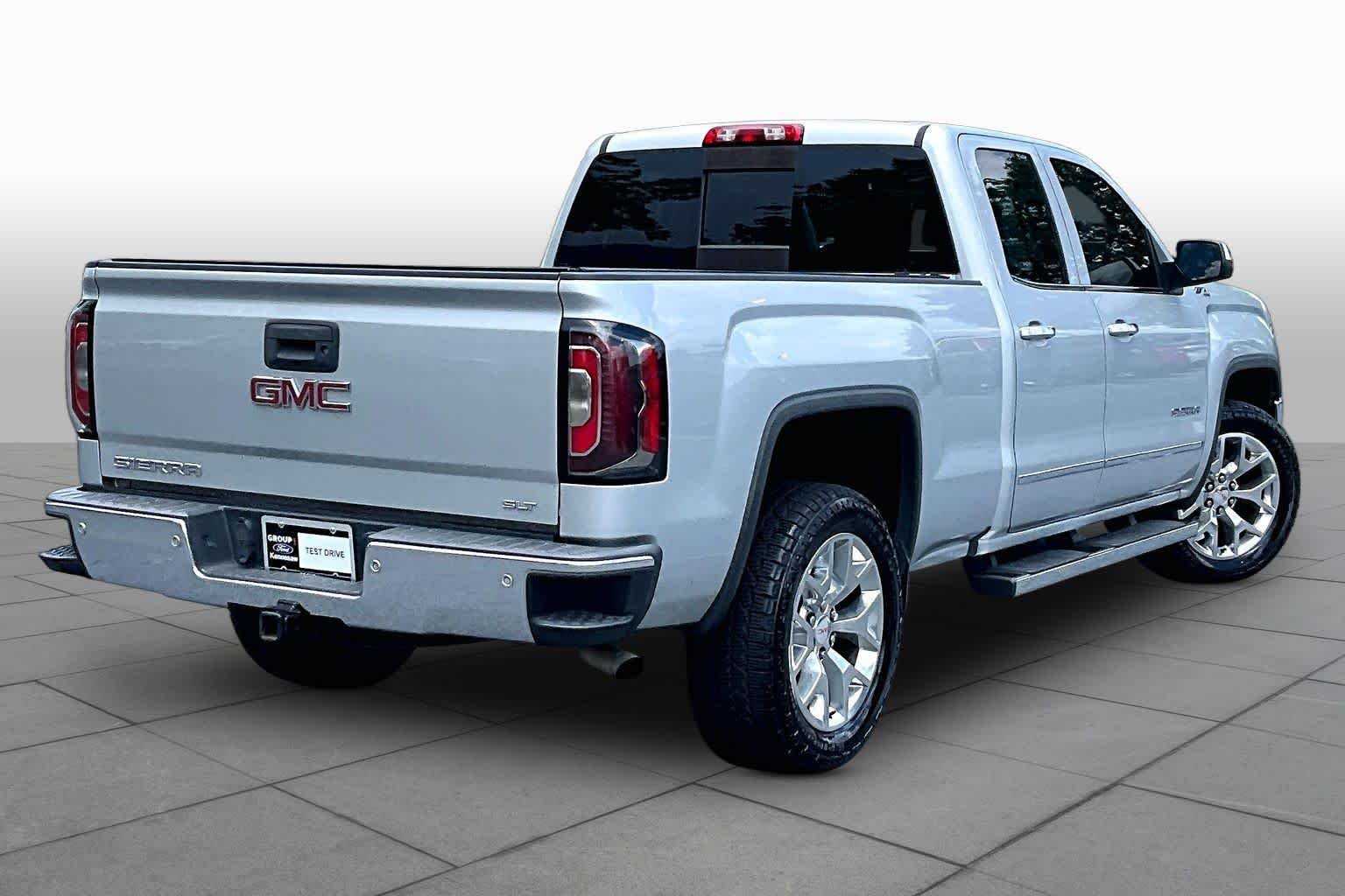 Used 2017 Quicksilver Metallic GMC SLT image 13