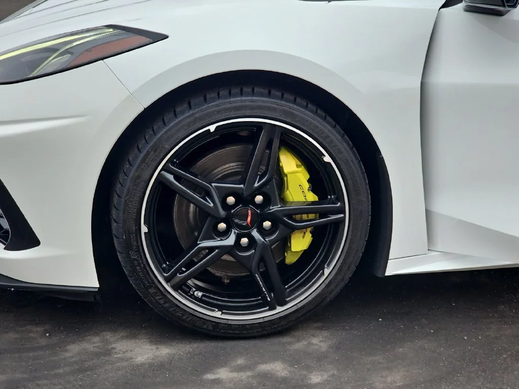 Used 2022 White Chevrolet Stingray image 37