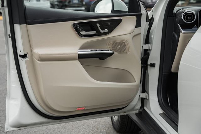 Used 2024 Polar White Mercedes-Benz GLC 300 image 35