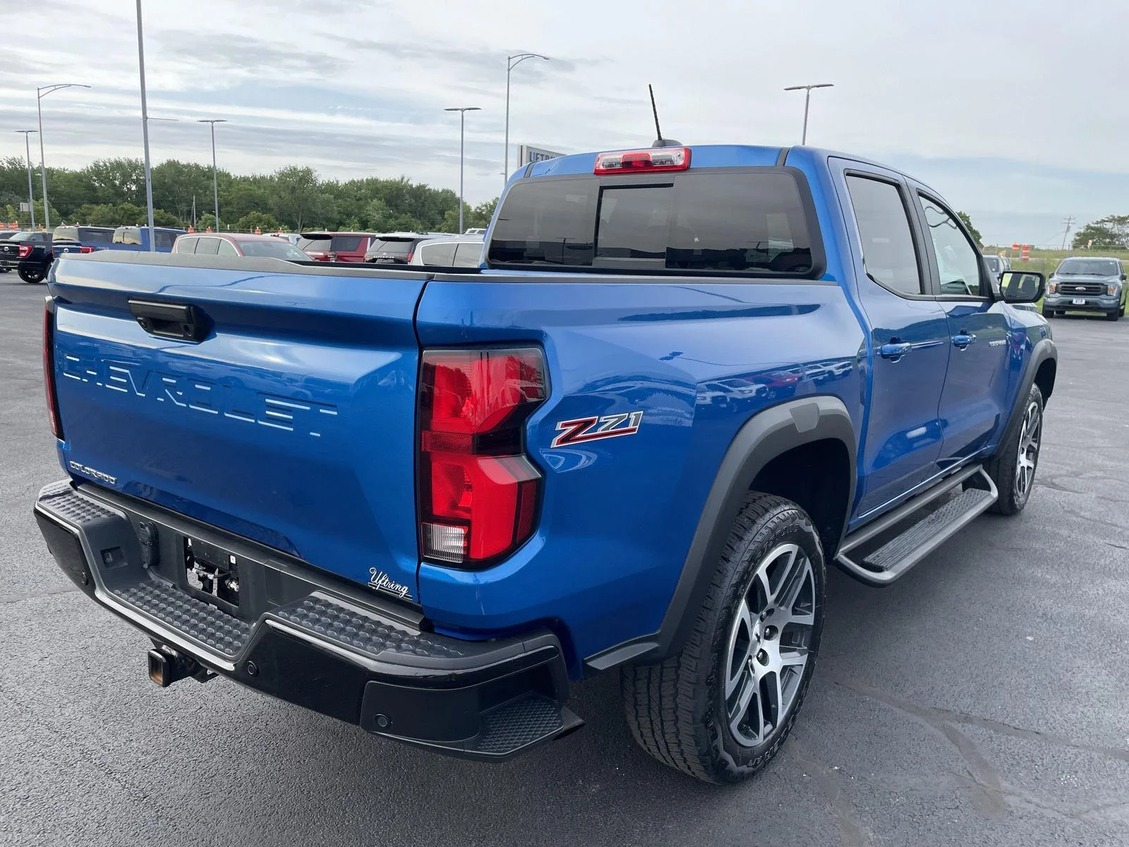 Used 2023 Glacier Blue Metallic Chevrolet 4WD Z71 image 8