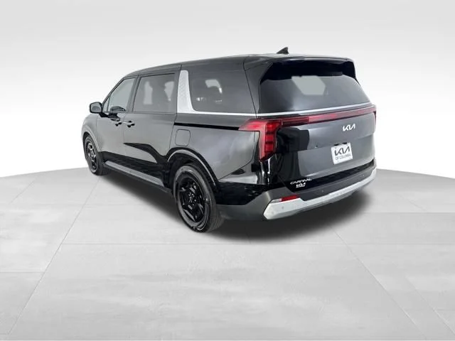 Used 2025 Black Kia LXS image 9