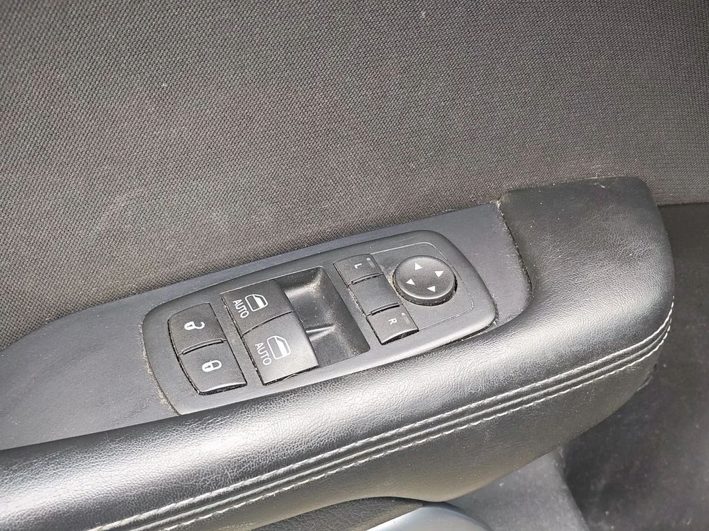 Used 2016 Pitch Black Clearcoat Dodge SXT image 11