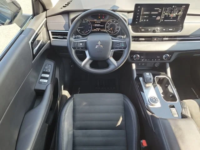 2025 Mitsubishi Outlander SE - Photo 16