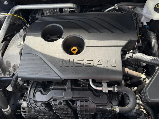 Used 2021 Blue Nissan SL image 7