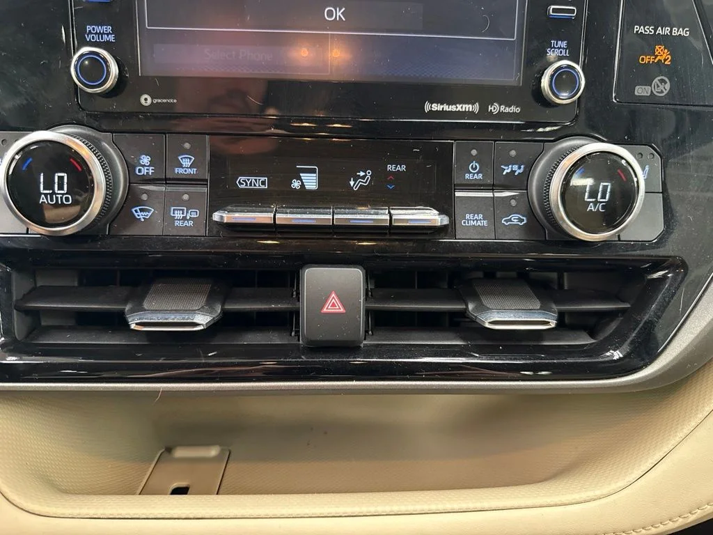 Used 2022 Beige Toyota XLE image 34