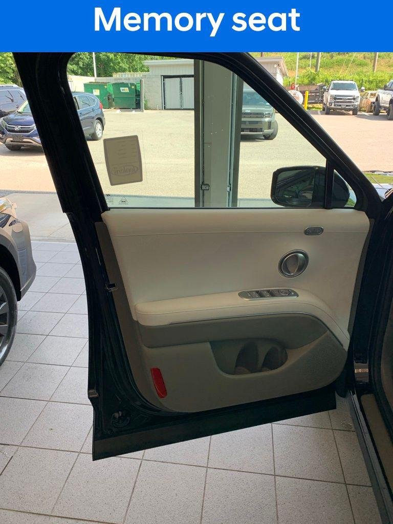 New 2026 Red Hyundai SEL Premium 7P image 5
