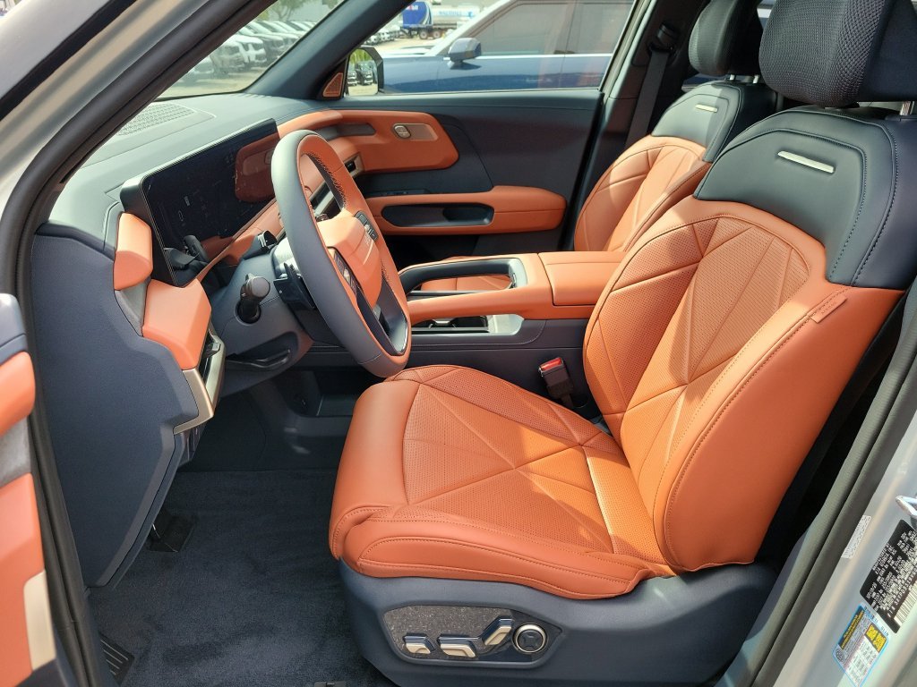 New 2027 Ivory Silver Kia SX image 22