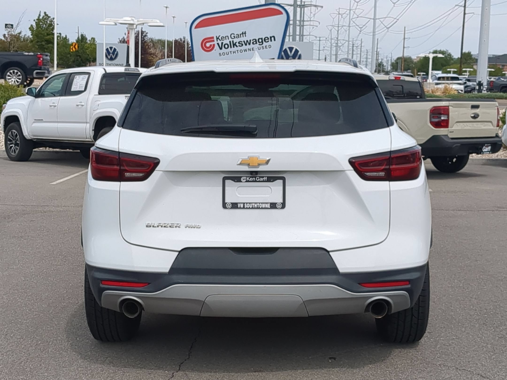 Used 2024 Summit White Chevrolet LT image 4