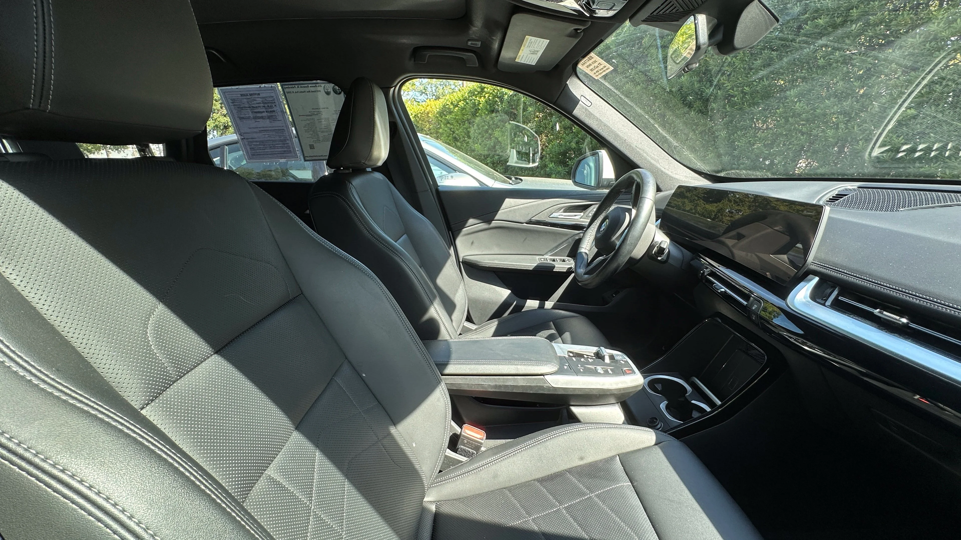 Used 2025 Mineral White Metallic BMW xDrive28i image 4